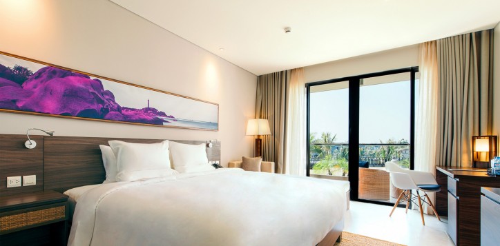 2-roomsandsuitessection-superiorroom-2-2