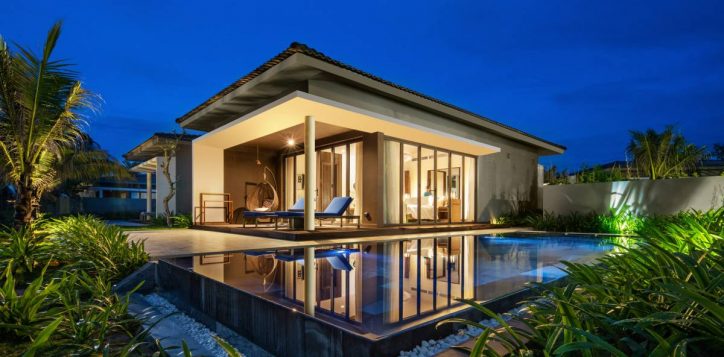 deluxe-beachfront-bungalow1-2