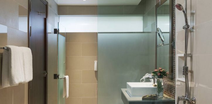 npq_superior_double_bathroom-1-2