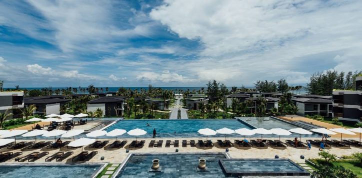 resort-main-pool-2